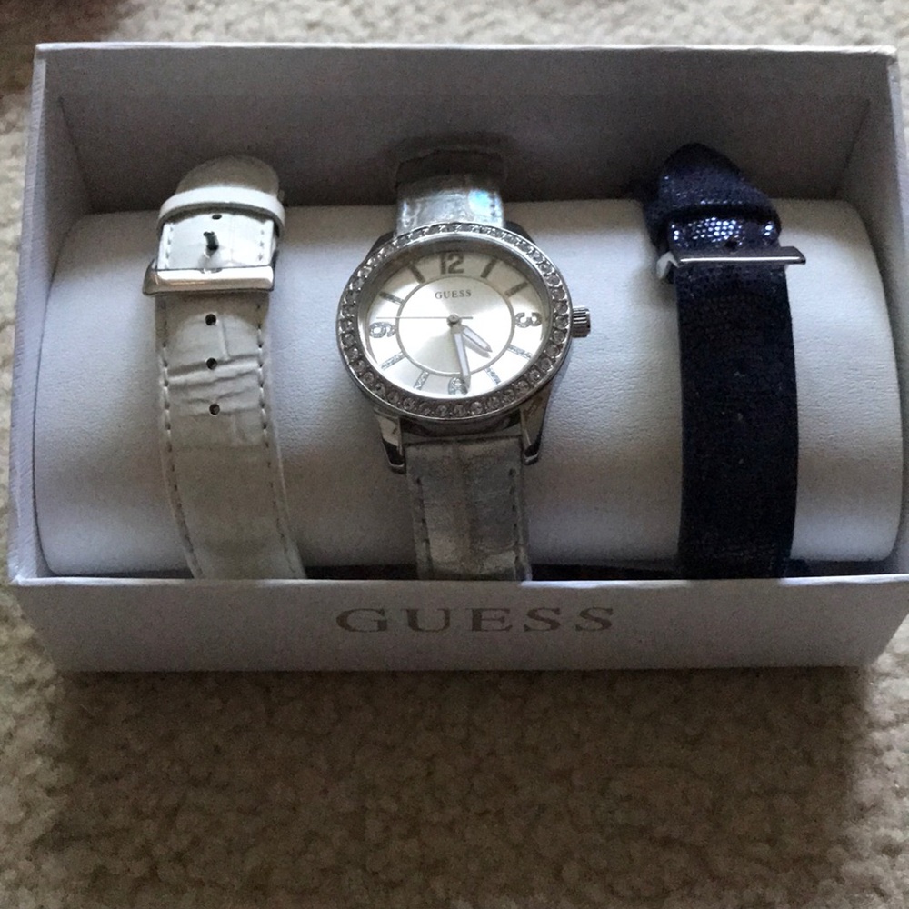 ⚡️ GUESS Watch with 3 Bands